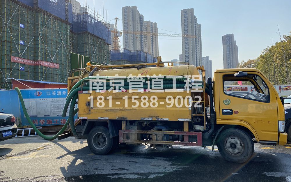 265爱达建筑工地抽粪