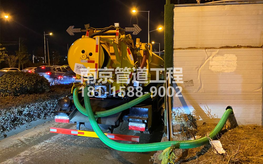 266爱达临时工地抽粪