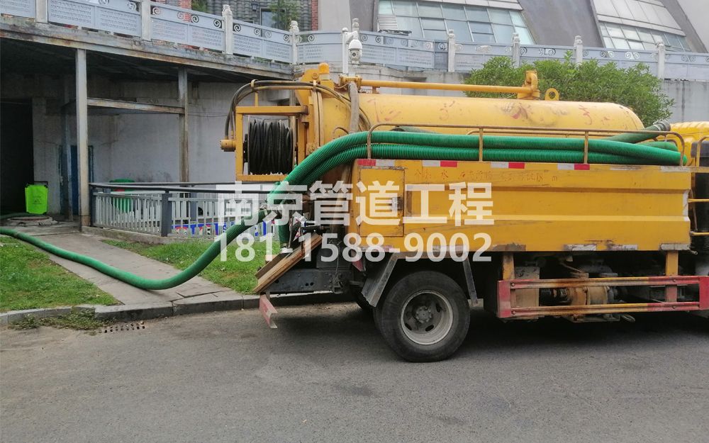 277爱达商场隔油池吸污