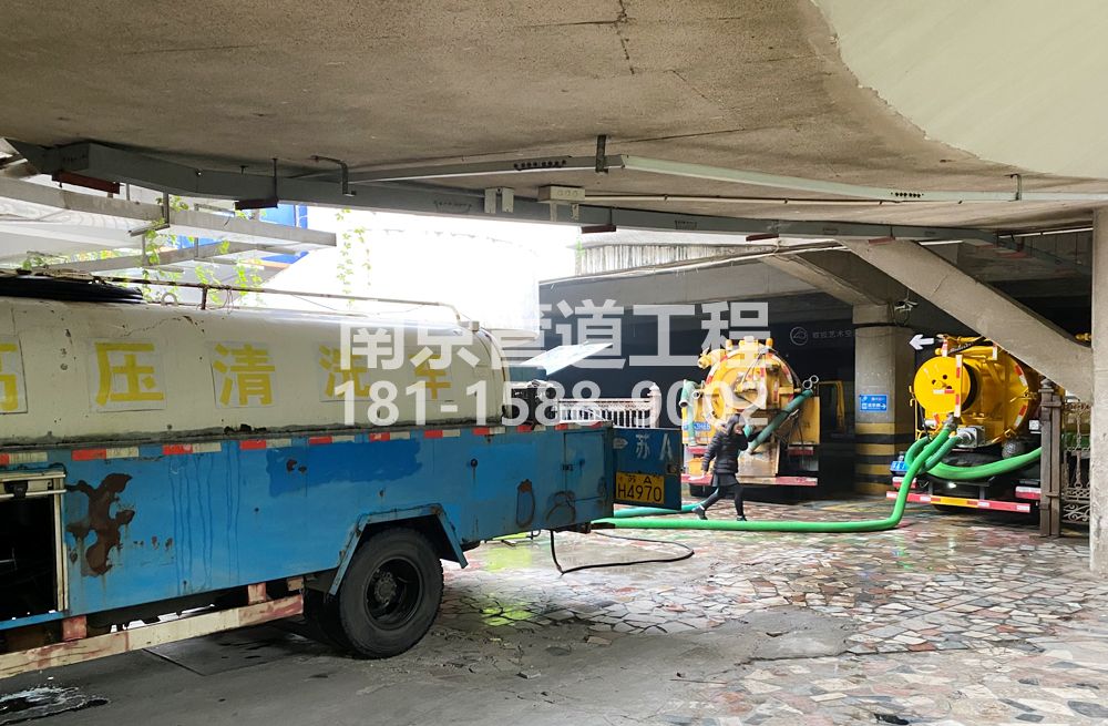 273爱达商场地下室污水清理