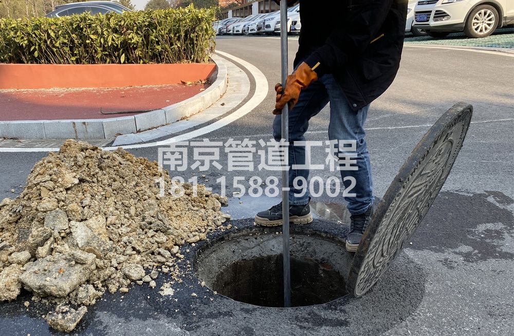 306爱达管道油块清理