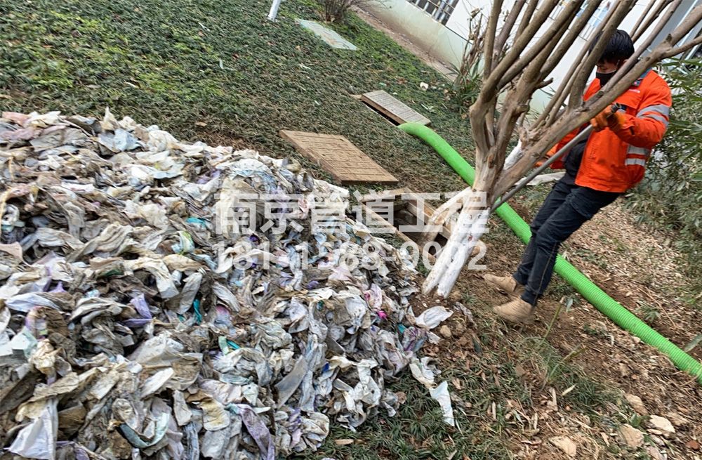 315爱达化粪池垃圾清理
